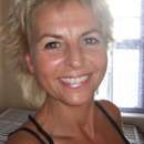 Join Noreen for an Unforgettable Swinging Experience